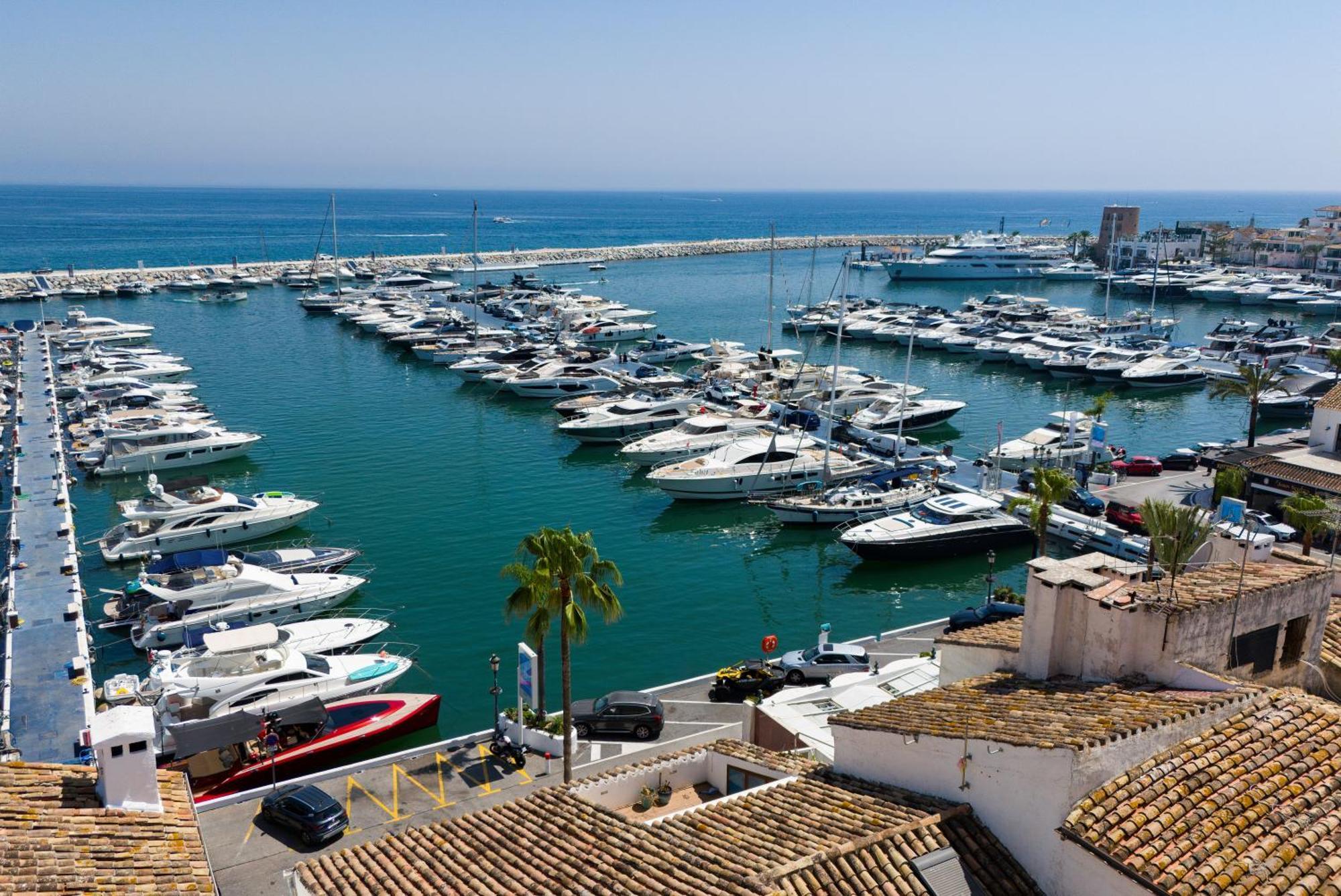 243-Fully Renovated-Puerto Banus Marbella Front Line Penthouse Apartment Exterior photo