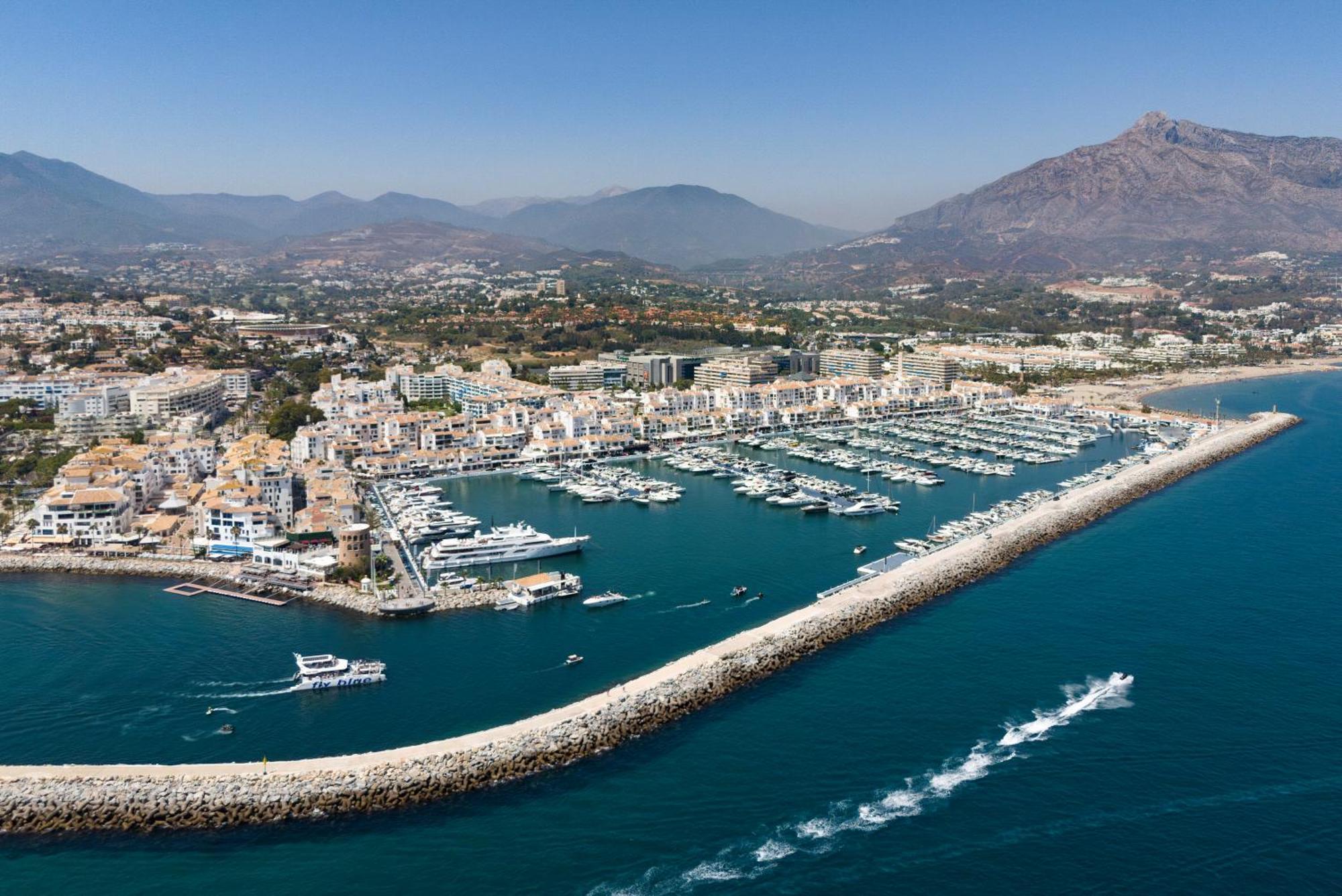 243-Fully Renovated-Puerto Banus Marbella Front Line Penthouse Apartment Exterior photo