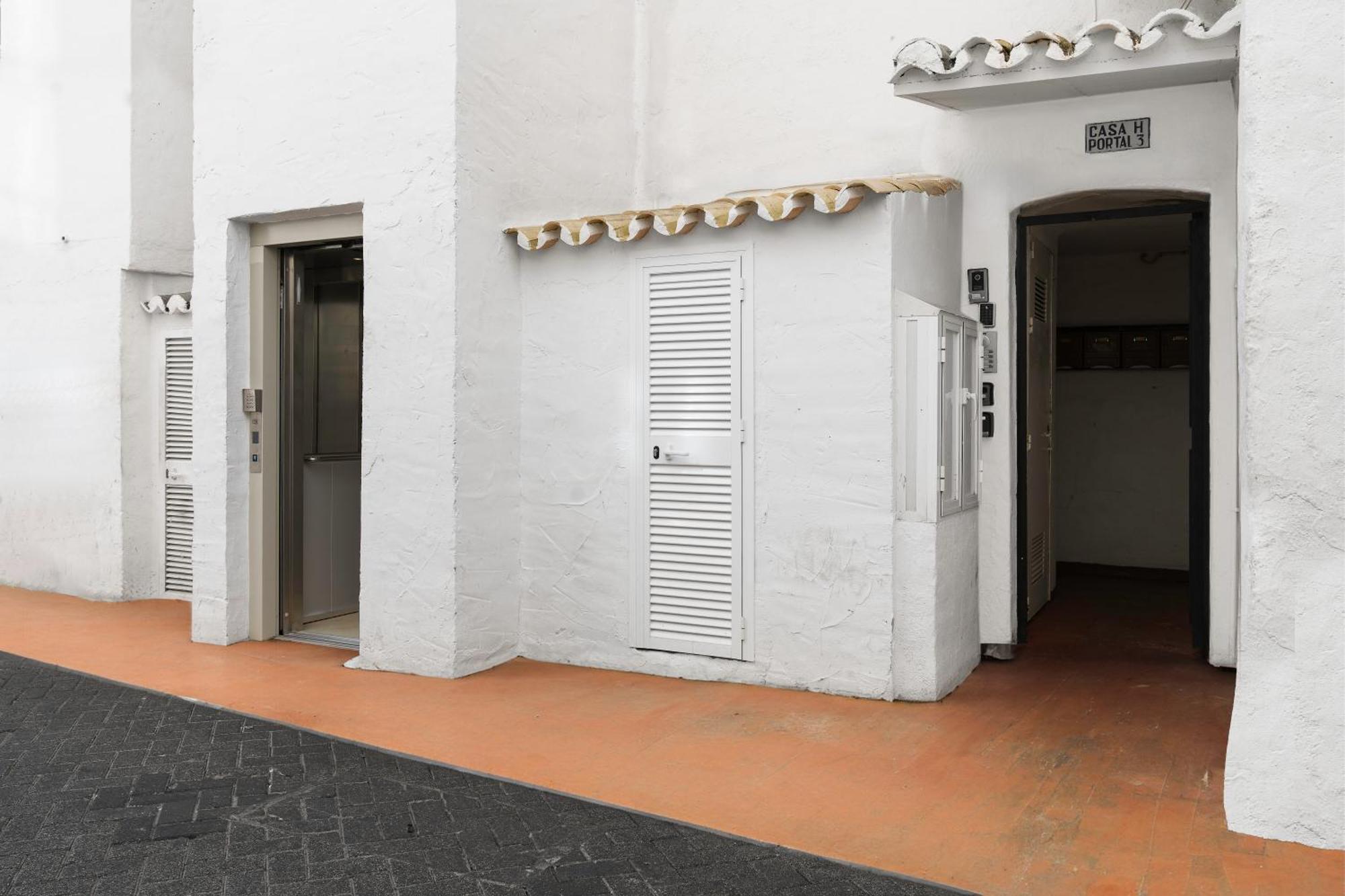 243-Fully Renovated-Puerto Banus Marbella Front Line Penthouse Apartment Exterior photo