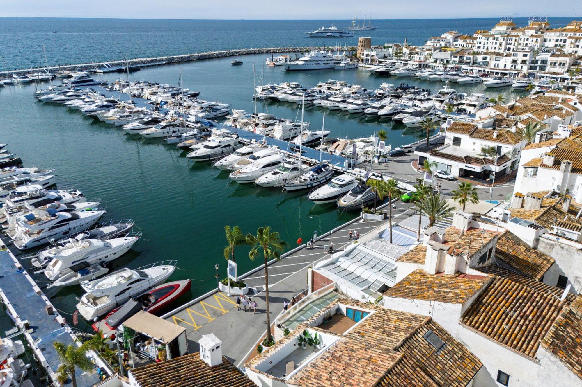 243-Fully Renovated-Puerto Banus Marbella Front Line Penthouse Apartment Exterior photo