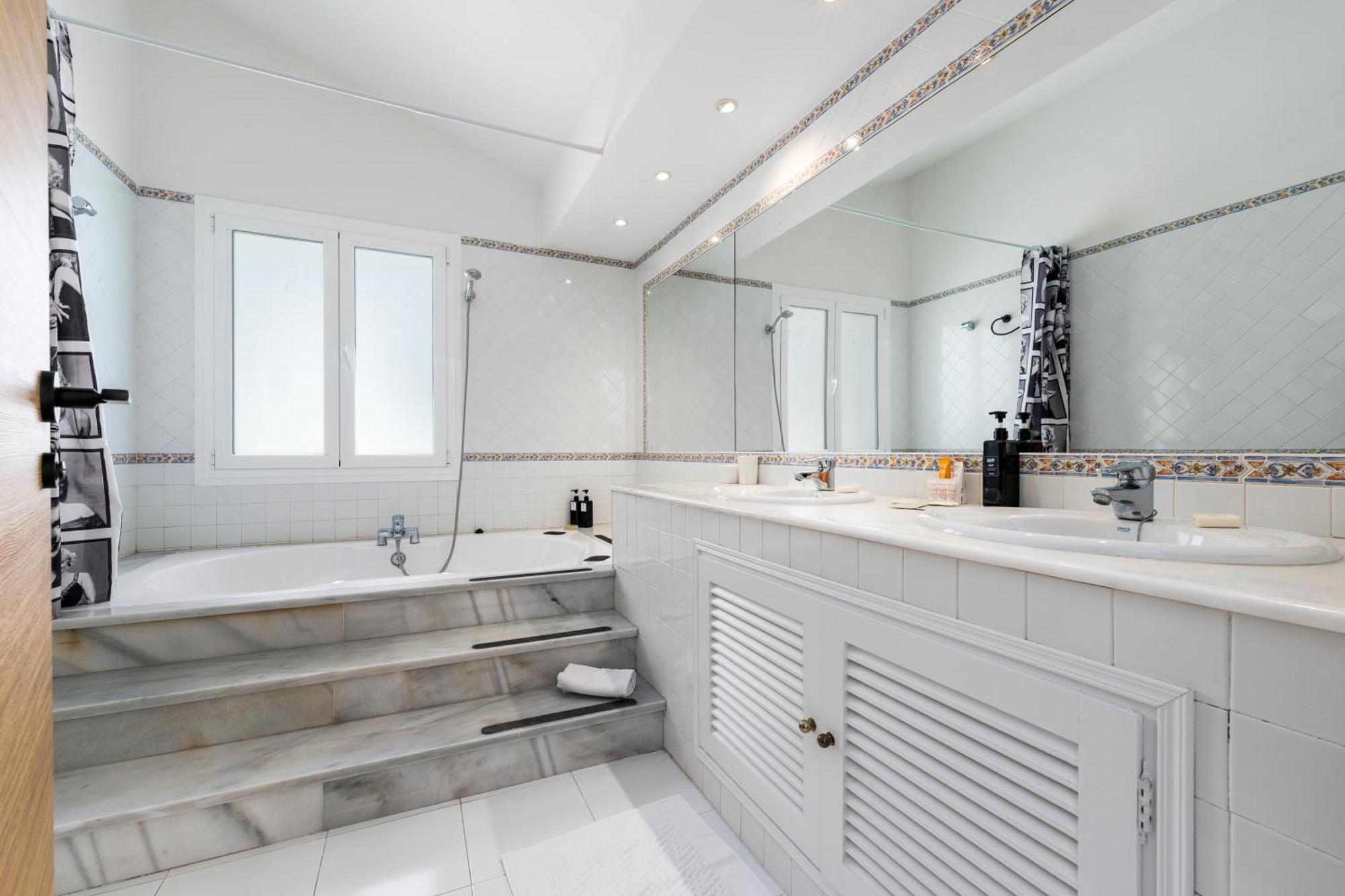 243-Fully Renovated-Puerto Banus Marbella Front Line Penthouse Apartment Exterior photo