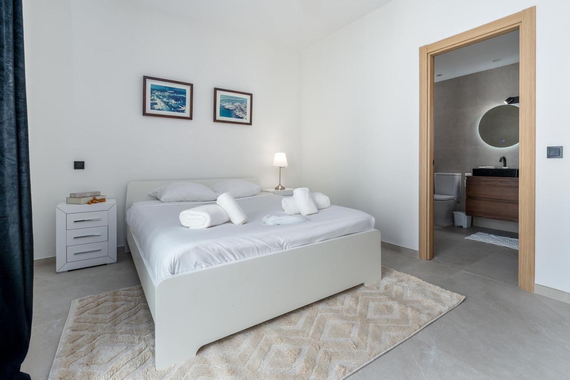 243-Fully Renovated-Puerto Banus Marbella Front Line Penthouse Apartment Exterior photo